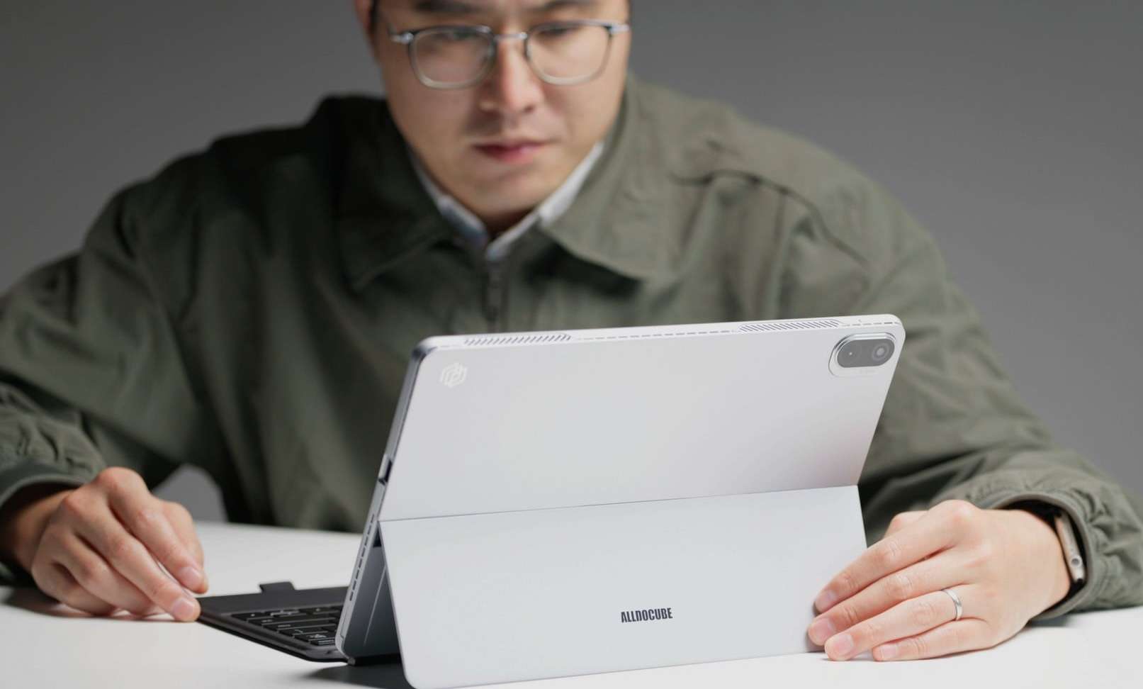 Alldocube iWork GT Ultra: Powerful Windows 2-in-1 at an Affordable